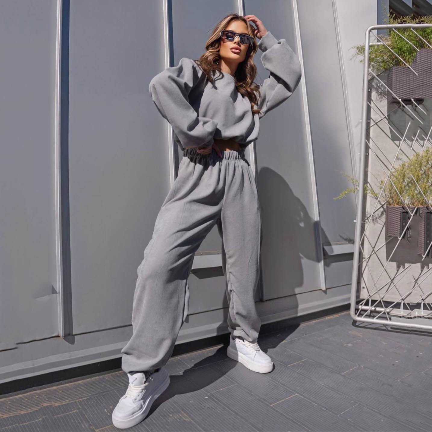 Grey Coat with Sweatpants Outfits For Women (10 ideas & outfits