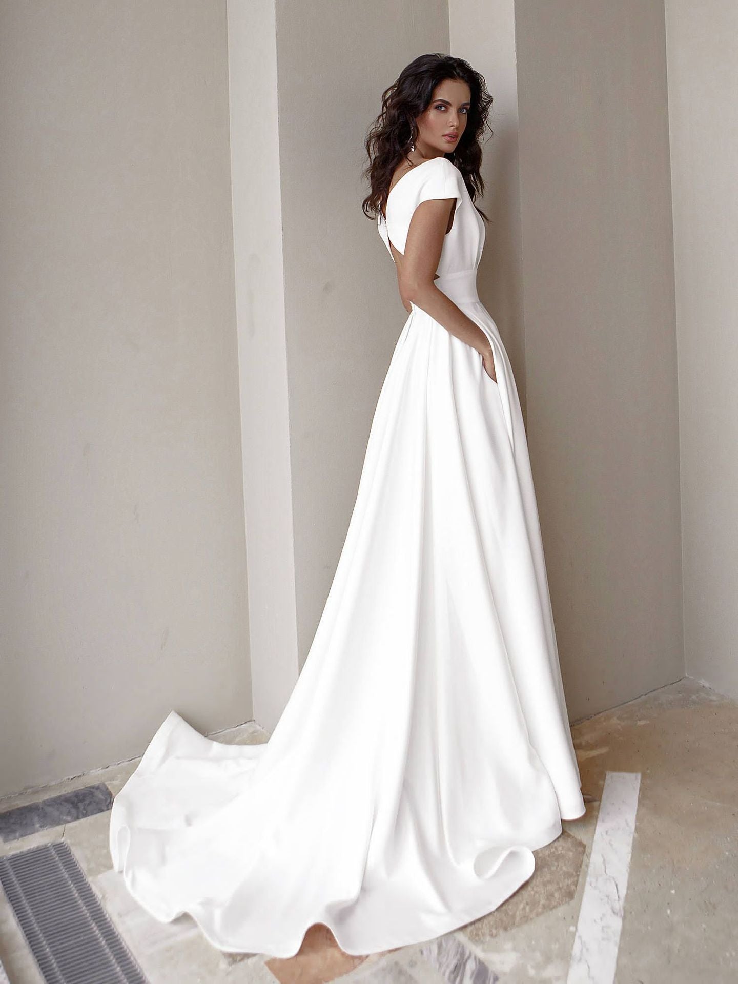 White Dress Aesthetic | Off Shoulder Elegant Flowly Dress M / White White Dress Aesthetic | Off Shoulder Elegant Flowly Dress M / White
