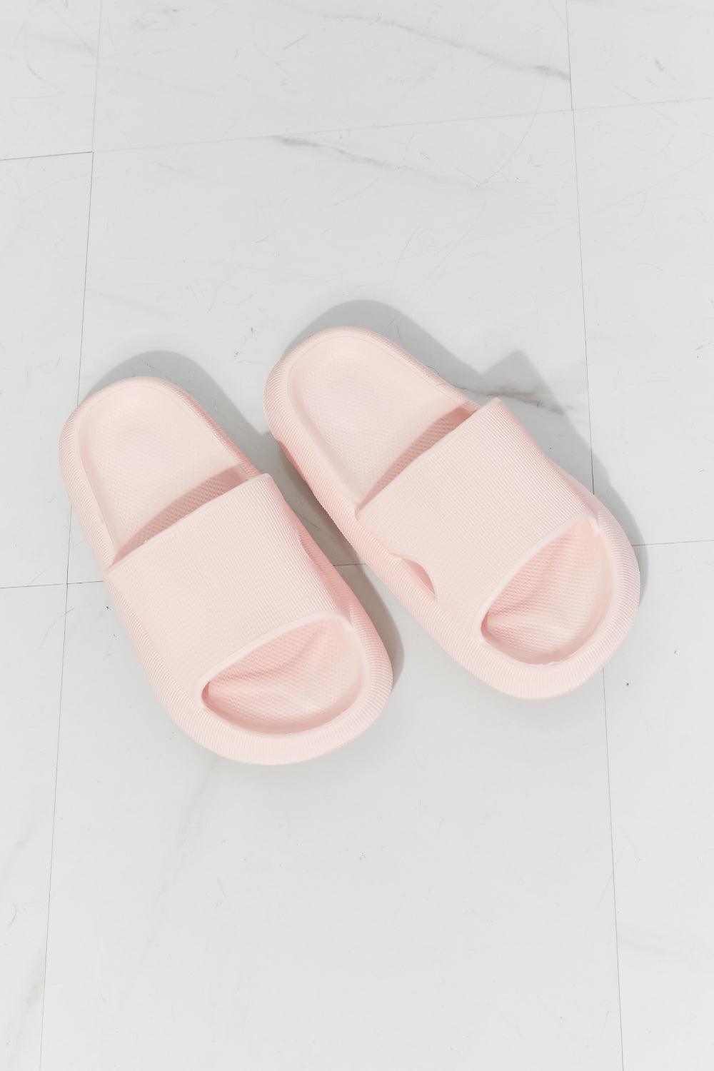 Summer Shoes | MMShoes Arms Around Me Open Toe Slide in Pink