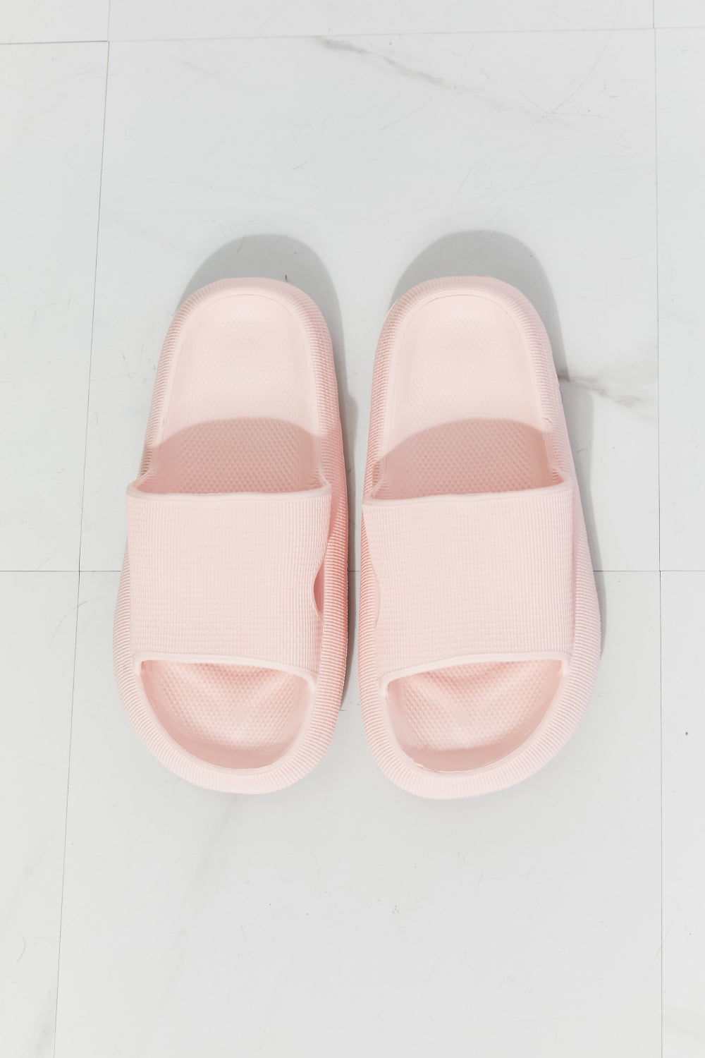 Summer Shoes | MMShoes Arms Around Me Open Toe Slide in Pink