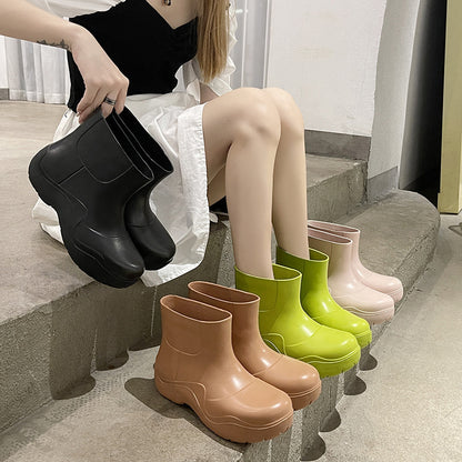 Rain Boots Outfits | Capsule Wadrobe Rain Boots