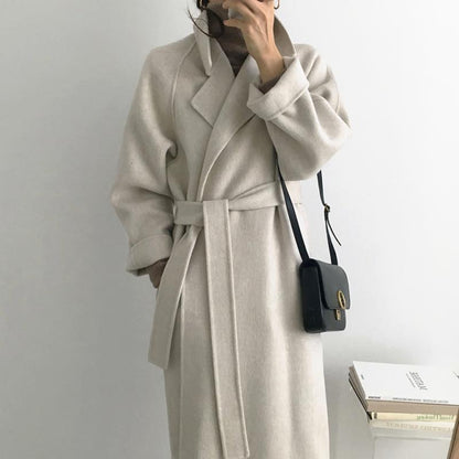 winter outfits 2023, minimalist coat, 2023 fashion trends, tgc fashion, white aesthetic coat