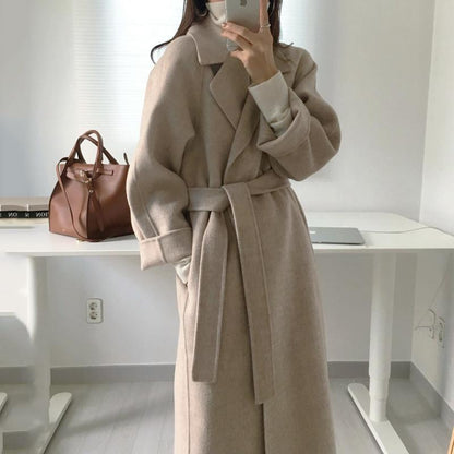 winter outfits 2023, minimalist coat, 2023 fashion trends